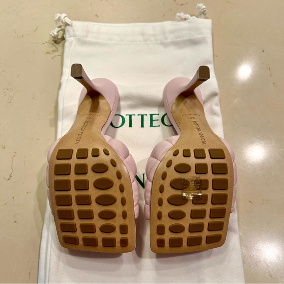 BOTTEGA VENETA | Padded Slip-On Mules - Picture 5 of 10